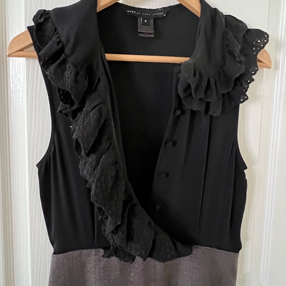 Marc by Marc Jacobs 👗🖤 black ruffle front dress